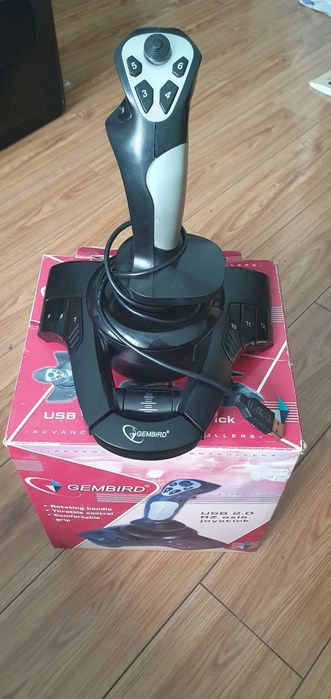 Vând joystick usb