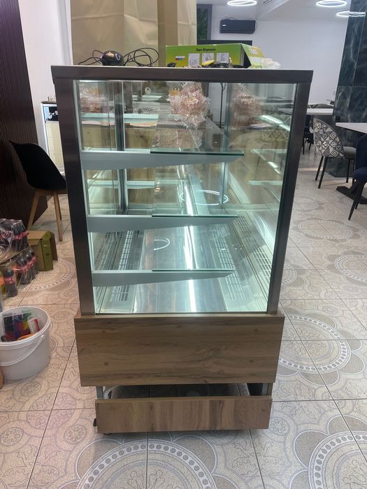 Витринный холодильник