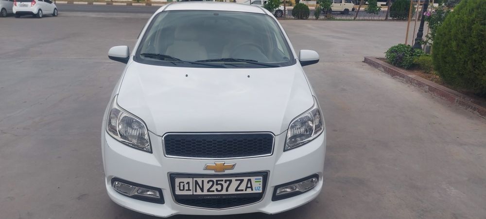 Nexiya 3  4pazitsiya avtomat sotiladi
