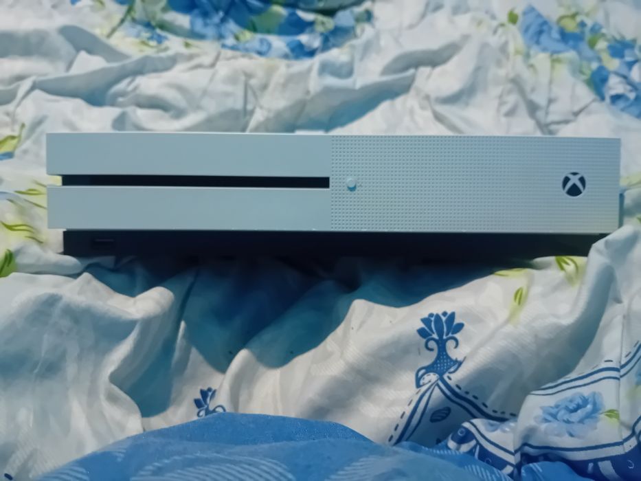 Vand consola xbox one s