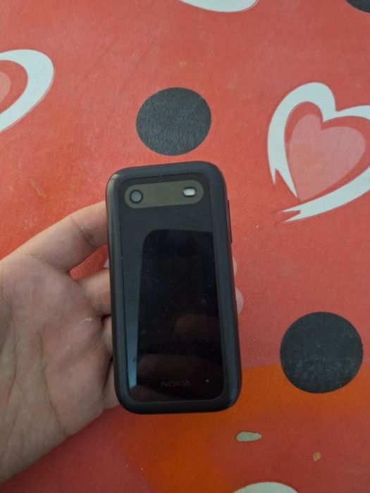 Nokia 2660 flip sotiladi