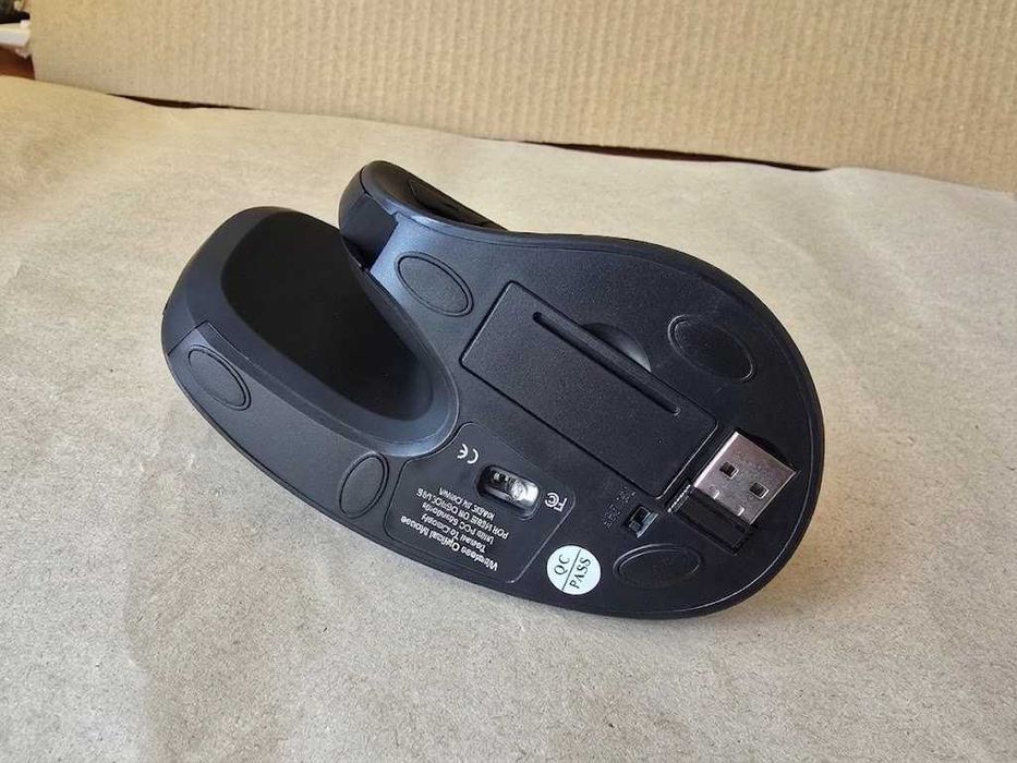 Ергономична вертикална безжична мишка VM-838 – 3200 DPI, 6 бутона, USB, черна