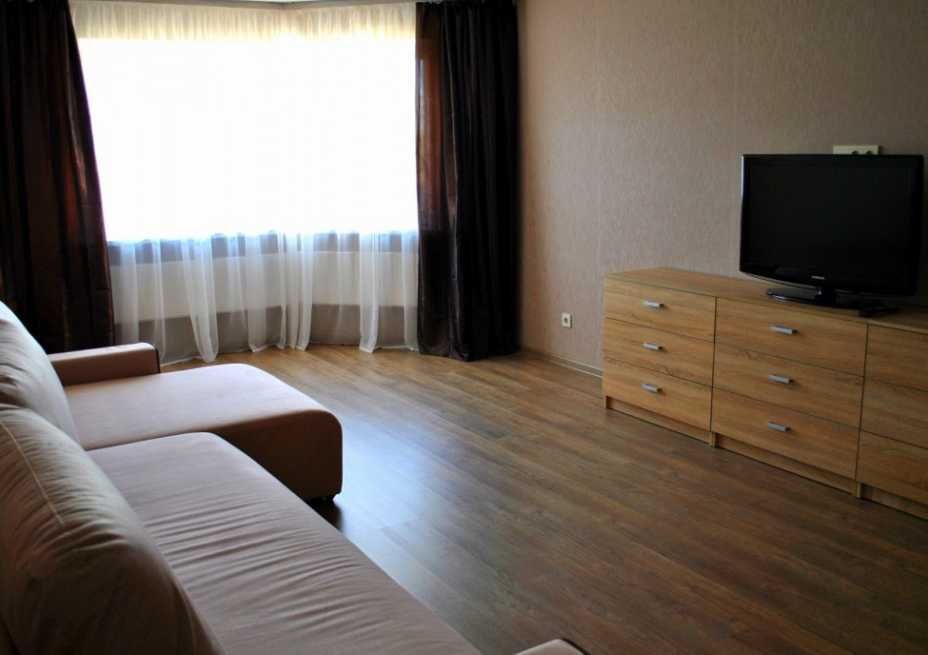 Дава се под наем Двустаен апартамент в Пловдив, Остромила - 65 кв.м за 316.2 € - Снимка #1