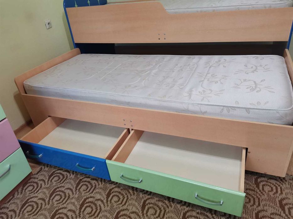 Продам кровать двухярусная
