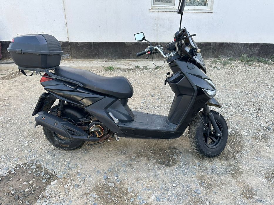 Скутер  сатылады