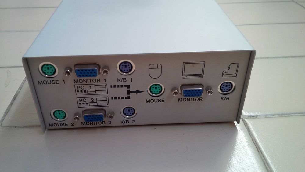 Продавам PS2 VGA суич 2 към 1 Multi-PC controller