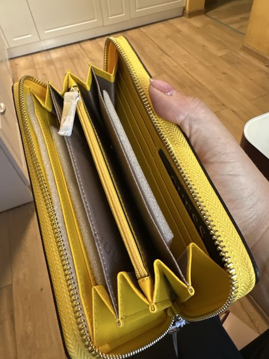 Guess портмоне чисто ново