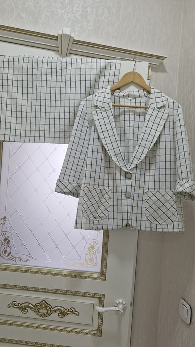 Продам костюм с юбкой