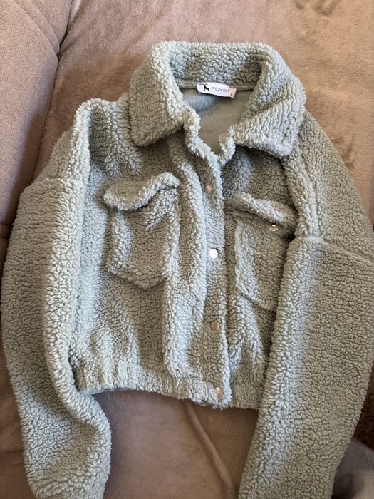 Дамско късо пухкаво яке