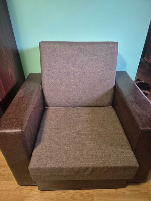 Vand fotoliu pat stare forte buna.