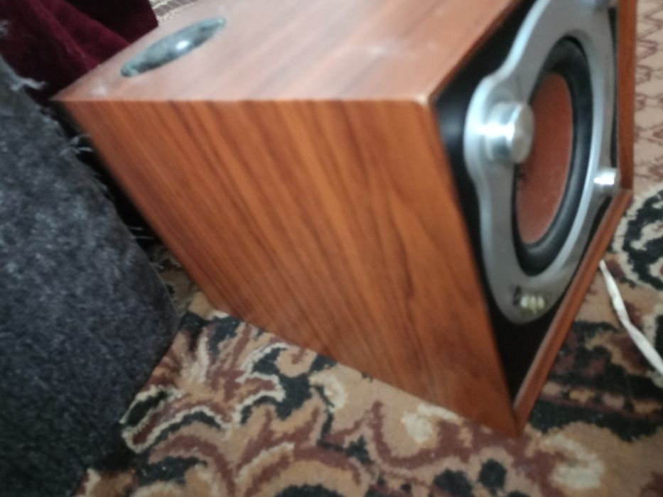 Колонки две нет проводов