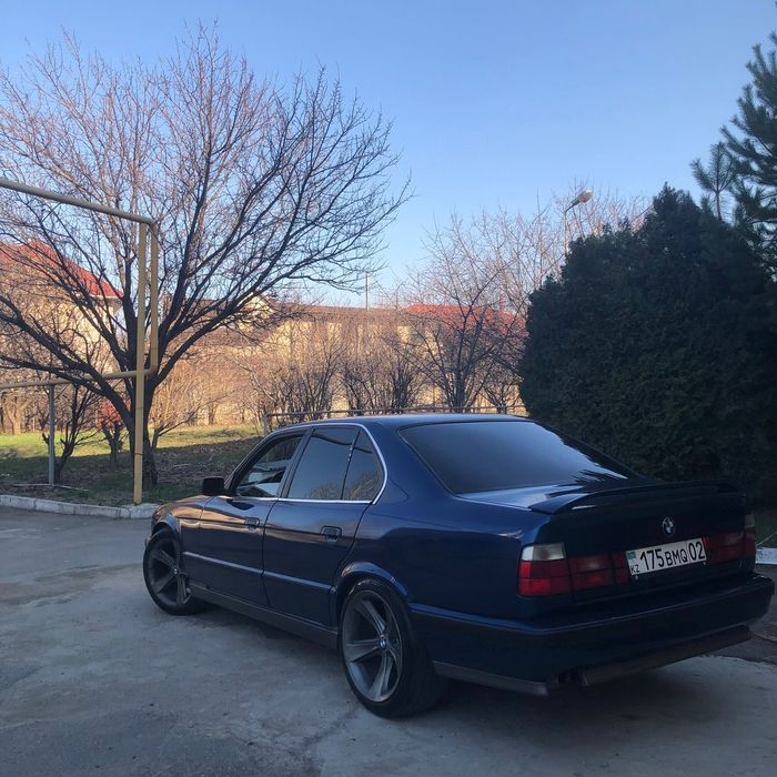 Машина BMW 34.e е