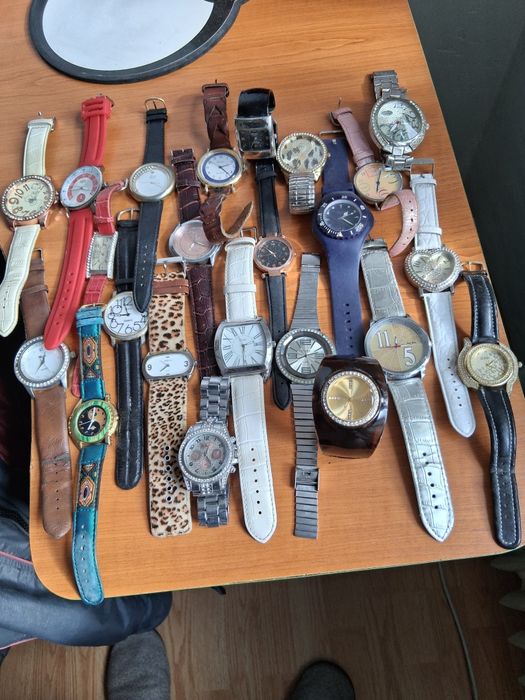 Vand colectie ceasuri dama 25 buc