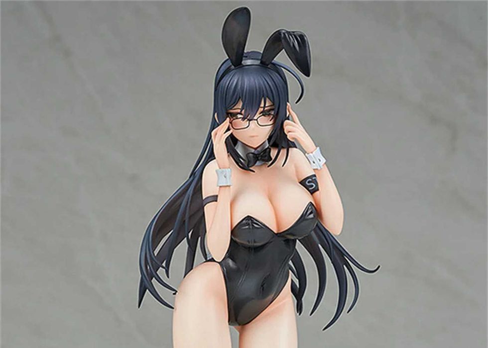 Фигурка девочка зайка