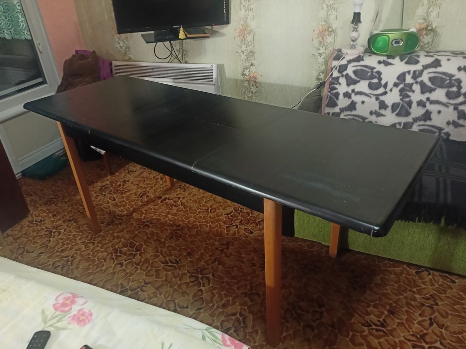 Черна разтегателна  масивна маса от дърво