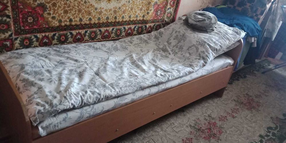 Кресло качалка б/у,кровать