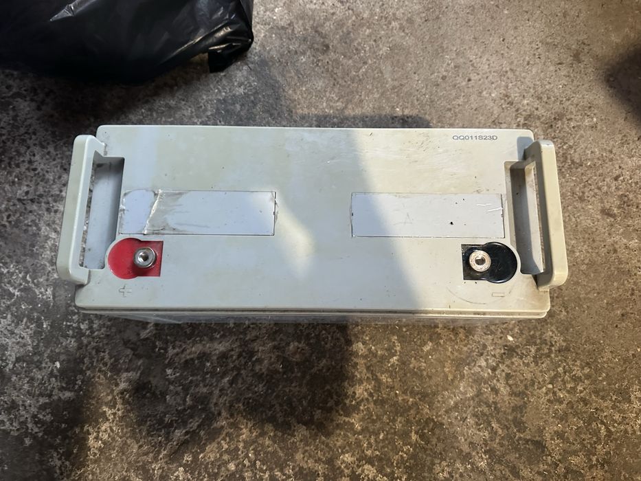 Vand 2 baterii cu gel  12v 120ah
