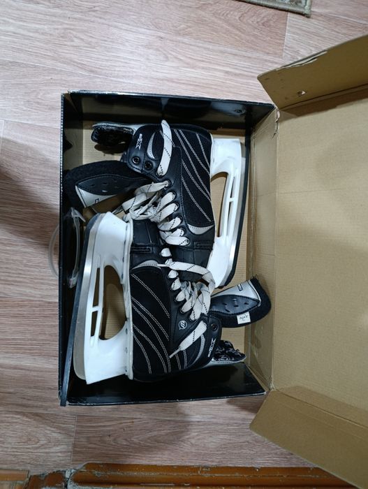 продам коньки хоккейные