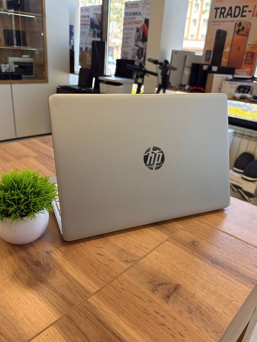 HP Laptop 15s Intel i5-1235U