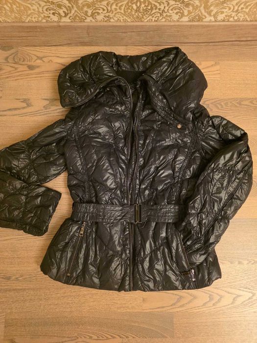 Продам женскую куртку ade