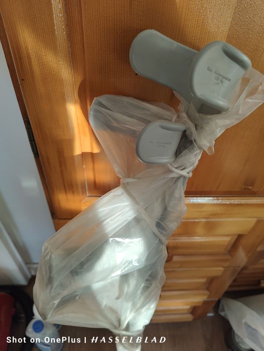 Патерици и бастун неупотребявани два броя с пластмасови подлакътници