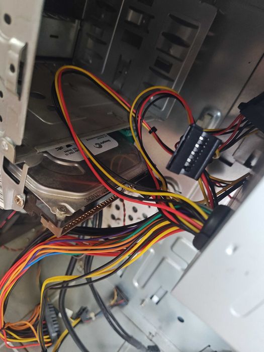 Компютърна Кутия + Захранване и HDD