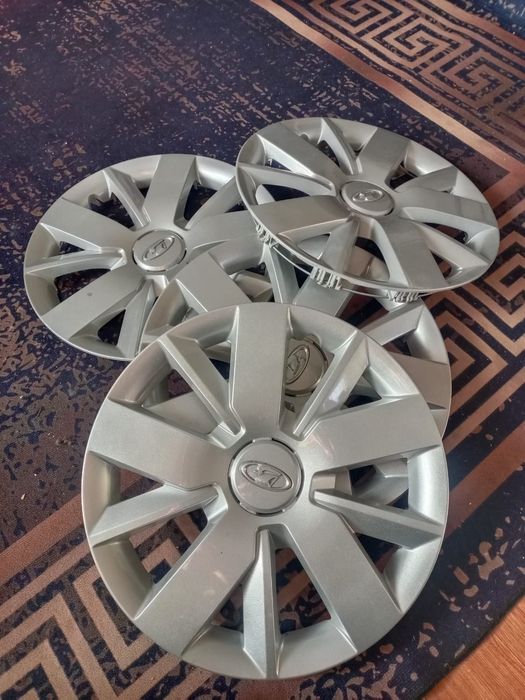 Продам колпаки оригинал новые.