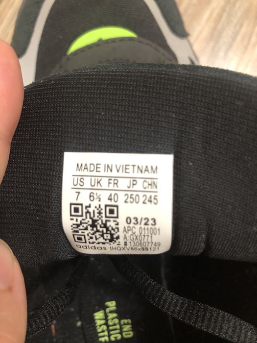 Продам кроссовки