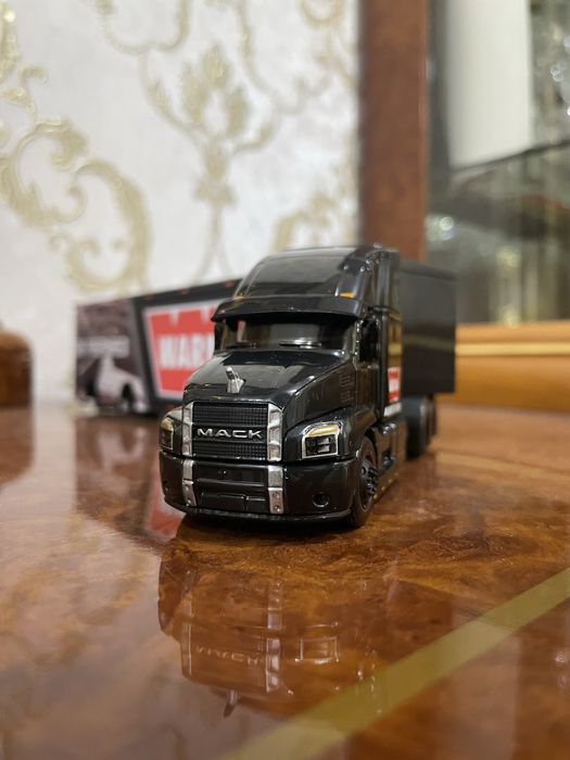 Hot wheels грузовик