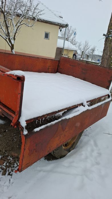Vând remorcuță  pe o axă