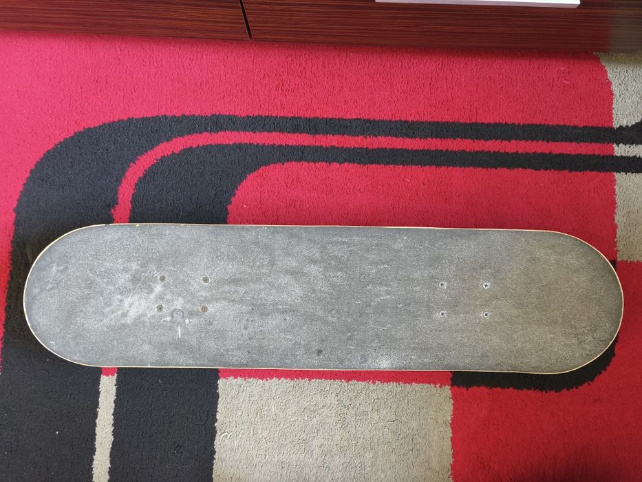 Skateboard complet – ca nou, folosit de doar 3 ori