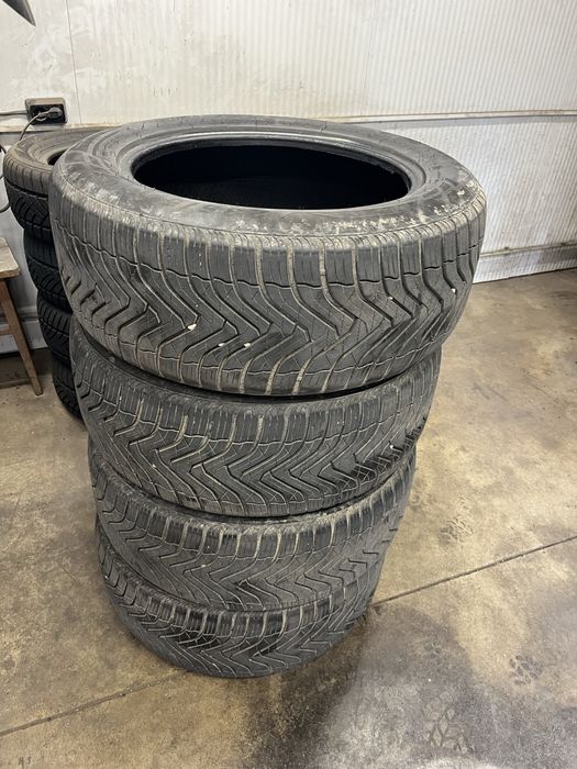 Всесезонни гуми 235/55/17- четри броя.Грипмакс