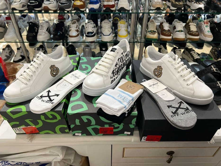 Adidași unisex diverse modele.