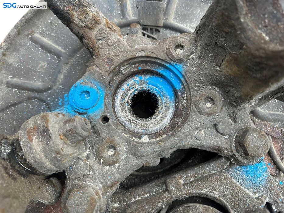 Fuzeta Stanga Fata cu Rulment si Senzor ABS Volkswagen Caddy 2.0 TDI 2010 - 2015 [V0167]
