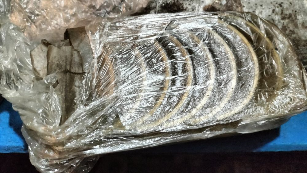 Продам поршня на трактор