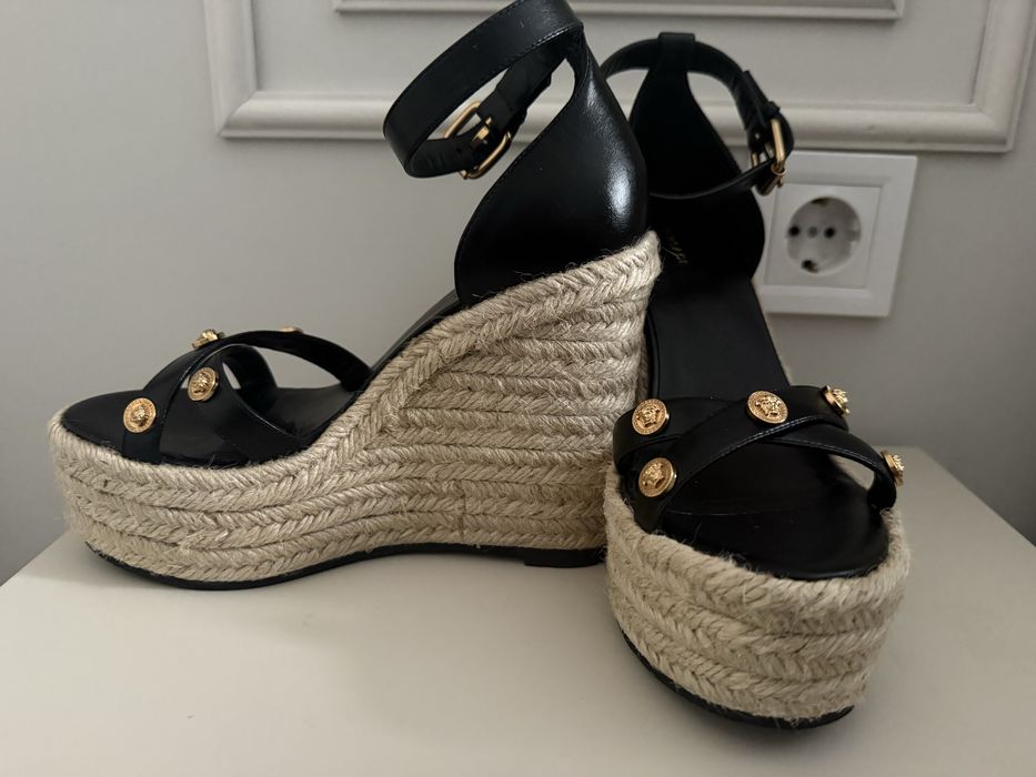 Оригинални еспадрили на Versace