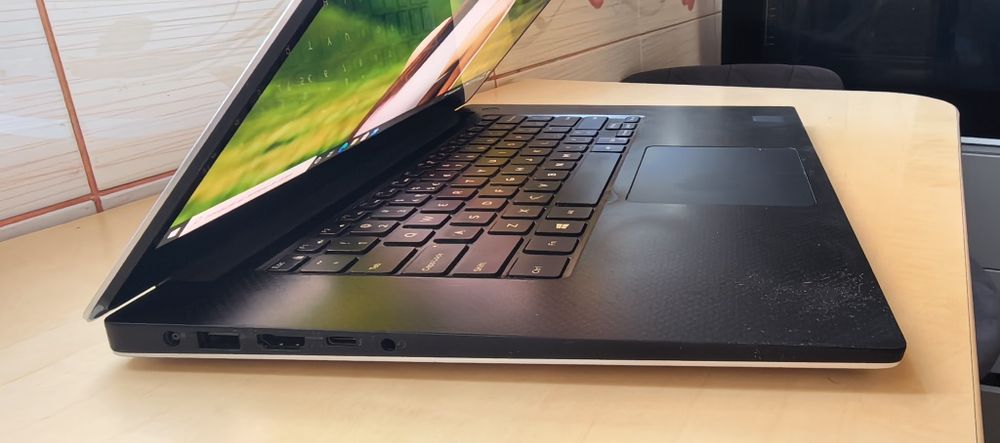 Laptop Dell XPS 9570 4K Touch__i7-8750H_1TB SSD HYNIX_16GB DDR4_Nvidia GTX 1050Ti Max-Q_Full Metal__9/10 Estetic _ 10/10 functional