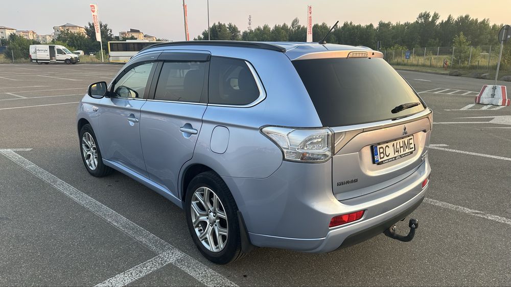Mitsubishi Outlander PHEV 4x4 | Proprietar | Fiabilitate Japoneză | Fără incidente