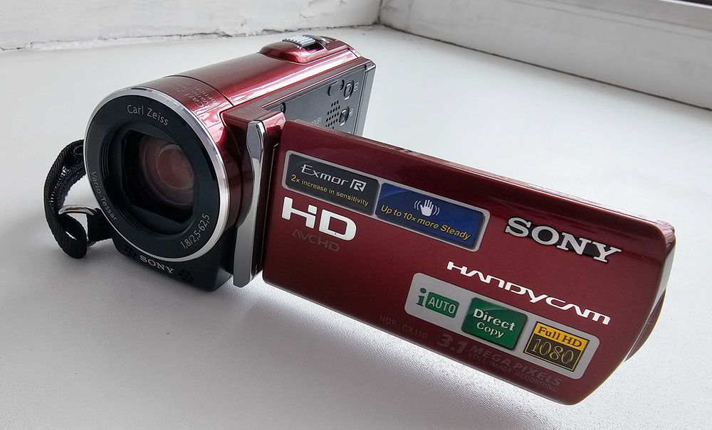 Цифровая видеокамера Sony HDR-CX110E