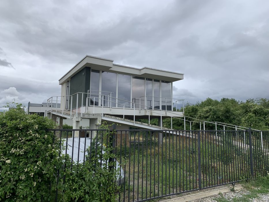 Birou lucru/studio diverse sau de locuit, de inchiriat