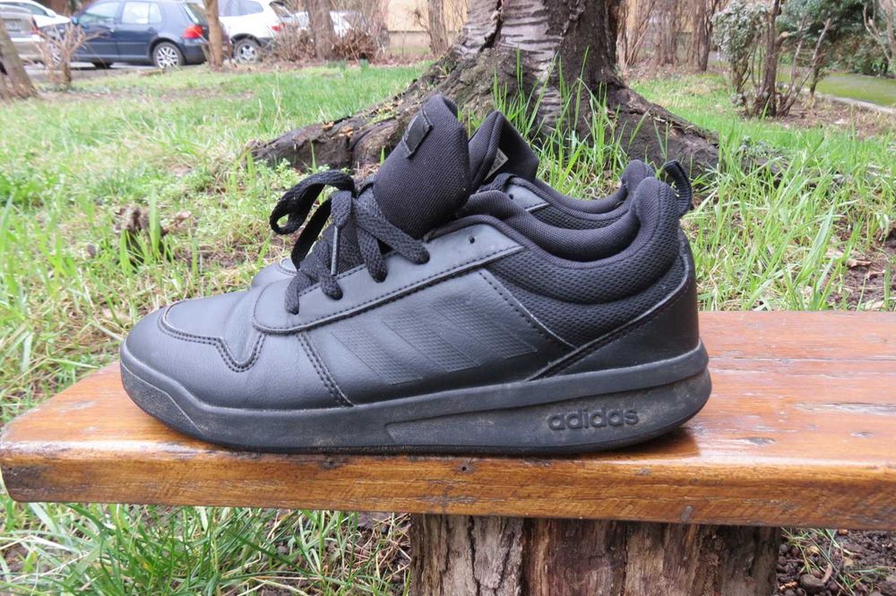 Adidasi casual negri