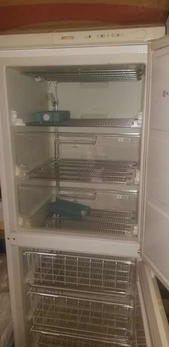 Продавам печка и фризер Горение.почти нови и неизползвани.фризера 300евро печката е с газови котлони 250евро
