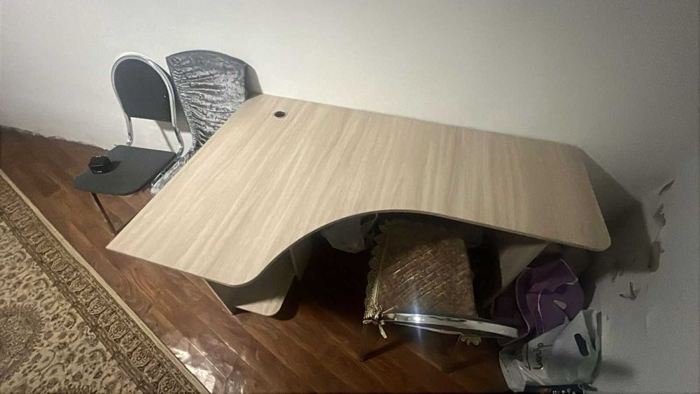 Рабочий стол для дома