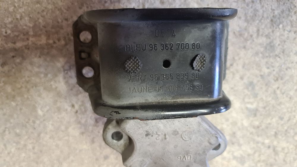 Тампон двигател Peugeot Citroen