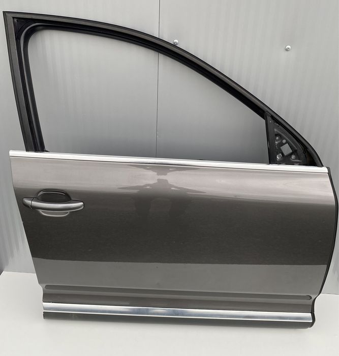 USA Dr fata vw Touareg 7L Facelift / cod de culoare LR7P
