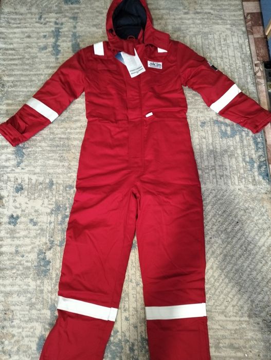 Қыстық сырт киім сатылымда