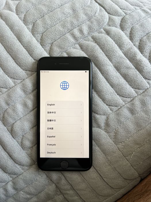 Продам iPhone SE Midnight 64 GB (модель A2783)