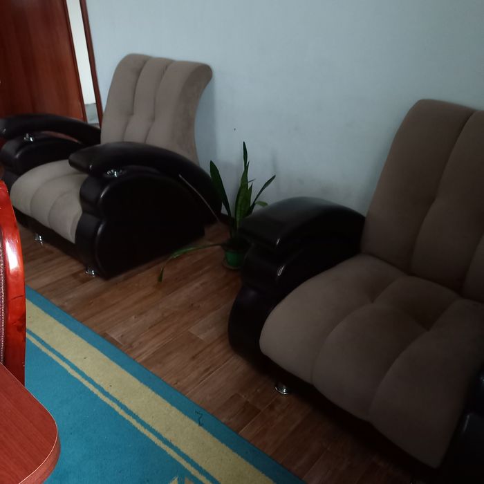 Диван с двумя креслами