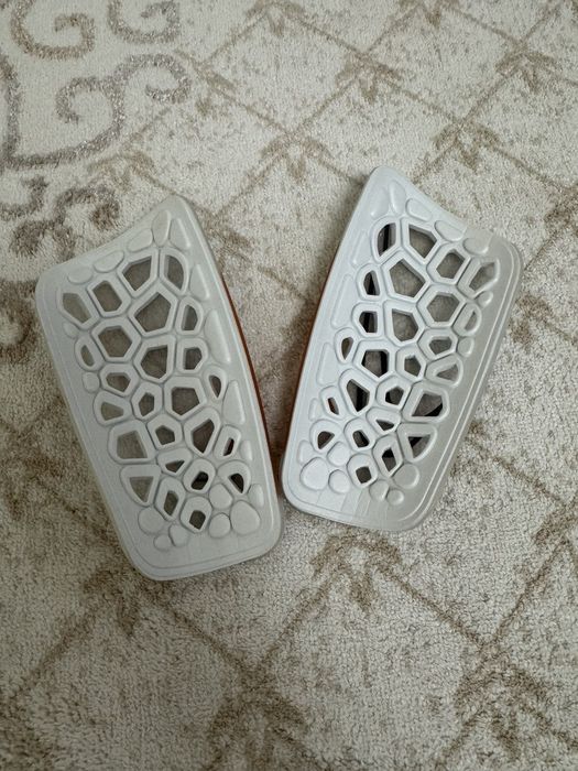 Футбольные щитки