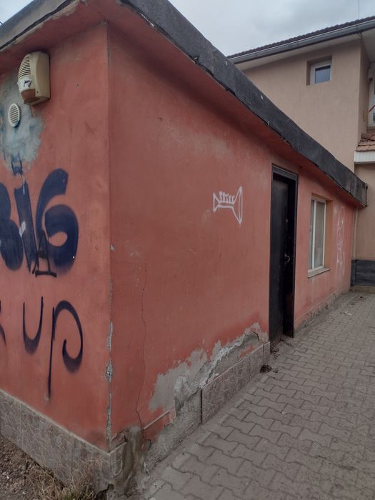 Vând garaj din beton